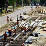 Počas prác na električkovej radiále prišlo k zdržaniu a posunu termínov